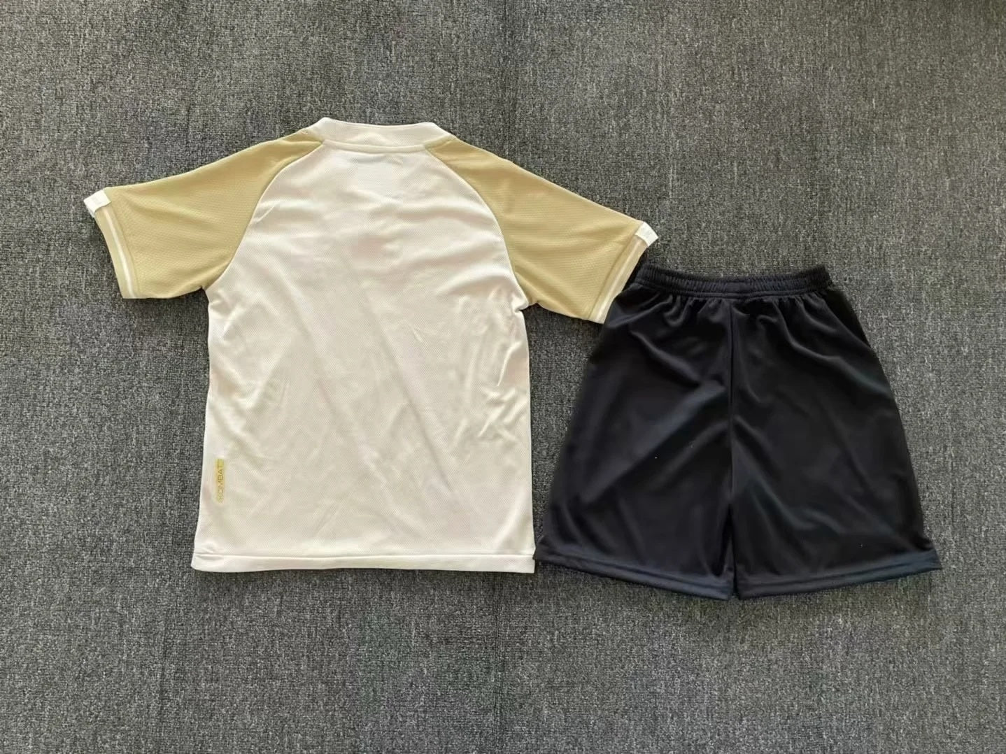 Kit Infantil Vasco Dourada 24/25